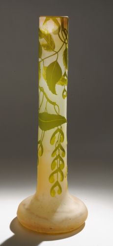 Vase à décor d'érable sycomore ; © PRUD’HOMME Bernard