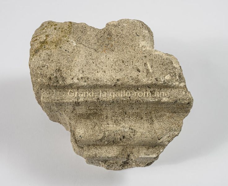archéologie ; sculpture, couronnement (fragment), (GRD_2011.1.320)