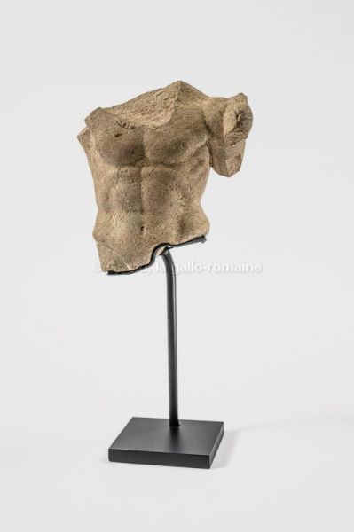 archéologie ; sculpture, torse (ronde-bosse, fragment), (GRD_2012.1.984) "Dieu au serpent (titre factice)"