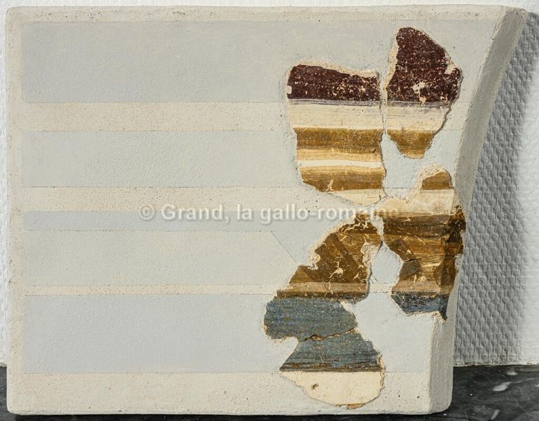 archéologie ; construction, décor peint ; bord d'arcade (fragment), (GRD_2021.2.334)
